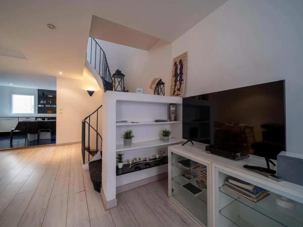 Cosy Triplex 120M2 Terrasse Au Panier Vue Major Vieux Port 7 Couchages Option Parking Apartment Marseille 0*,  France